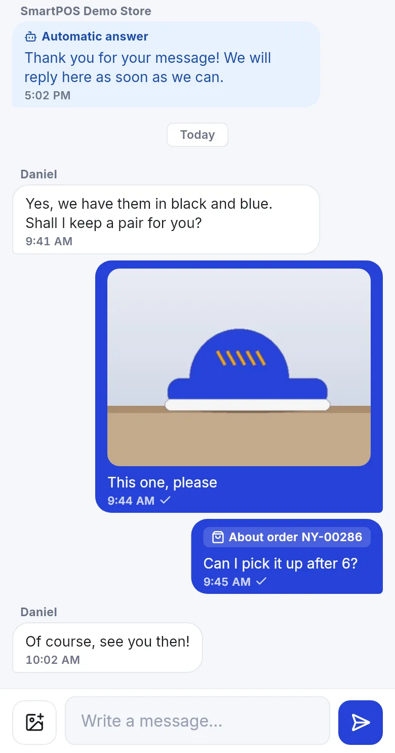 Customer's chat with the store showing an automatic answer, a staff reply, a photo and a message about an order